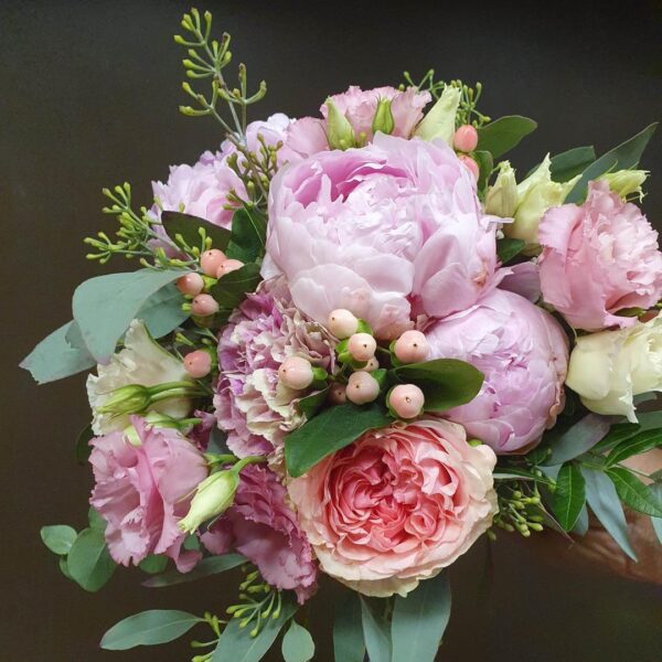 Bouquet rond pivoines roses anglaises