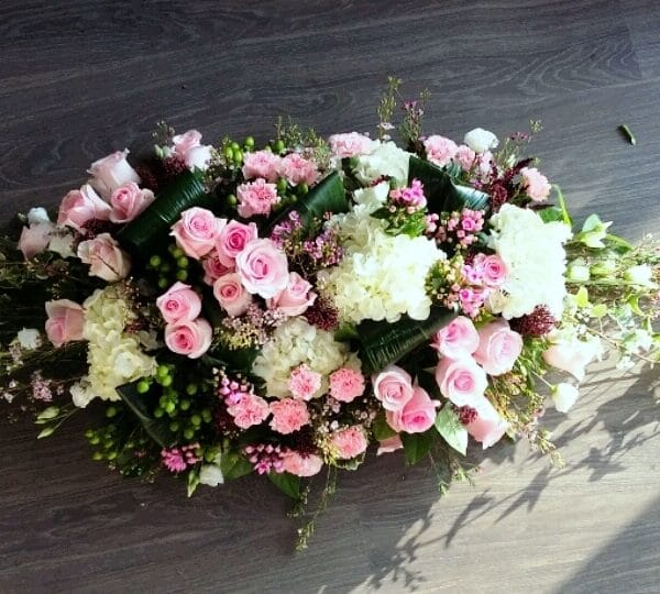 Petit dessus de cercueil rose