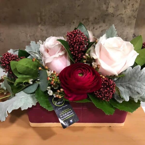 Arrangement de table hivernal bordeaux/rose
