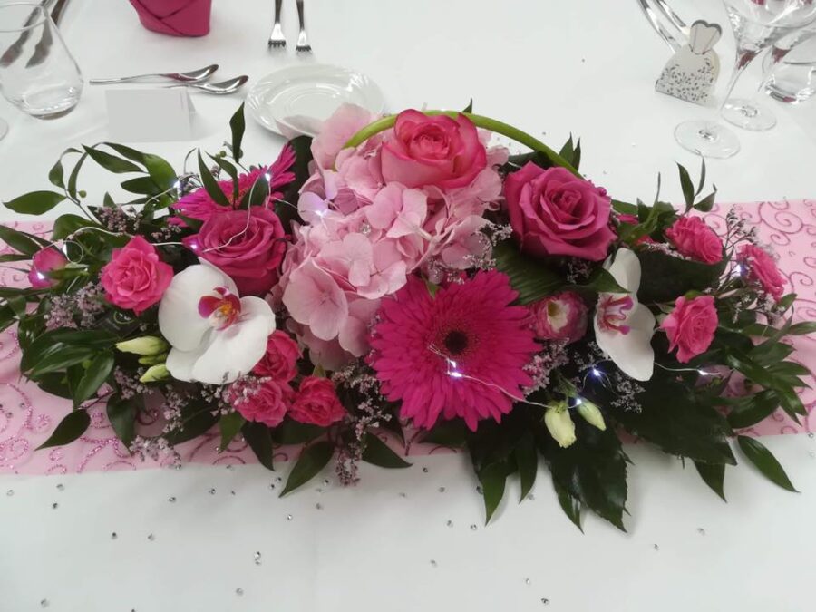 Arrangement de tableau rose fuchsia