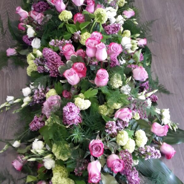 Dessus de cercueil rose et vert