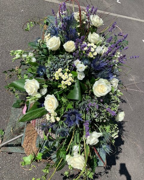 Alternative view of Dessus de cercueil champêtre