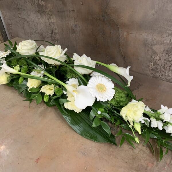 Alternative view of Arrangement de table linéaire vert et blanc