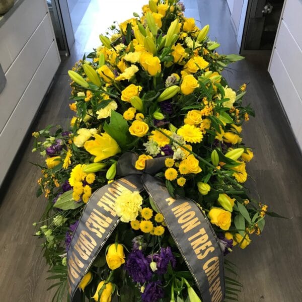 Dessus de cercueil jaune