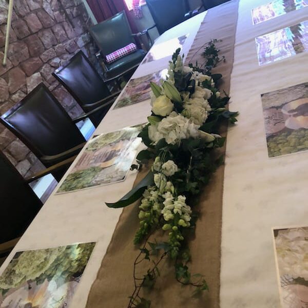 Alternative view of Arrangement de table blanc en longueur