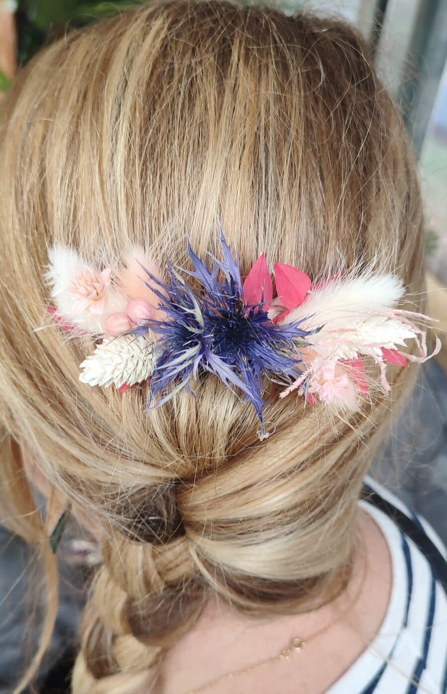 Peigne en fleurs séchées coloris rose, violet et blanc