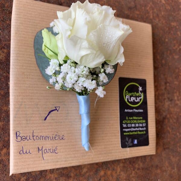Boutonnière lisianthus
