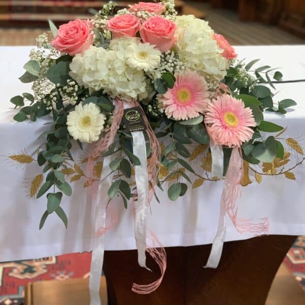 Alternative view of Arrangement autel blanc et rose