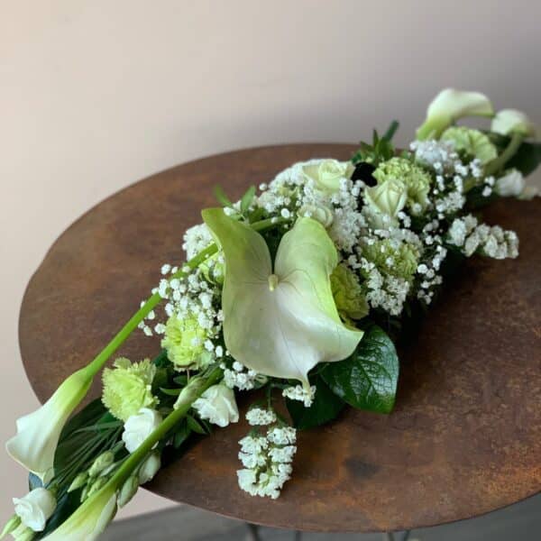 Alternative view of Arrangement de table en longueur vert et blanc
