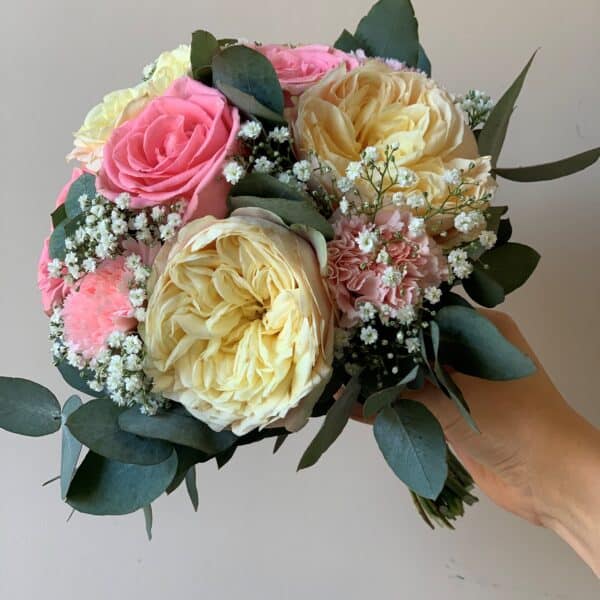 Alternative view of Bouquet de mariée rond jaune et rose pâle avec une touche de blanc