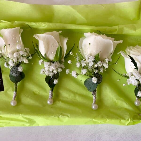 Alternative view of Boutonnière marié rose blanche