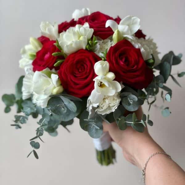 Bouquet de mariée rond serré rouge et blanc