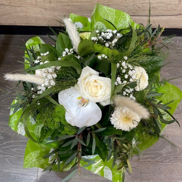 Grand bouquet rond vert et blanc avec sa réserve d'eau