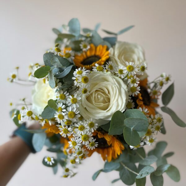 Alternative view of Bouquet de mariée champêtre avec tournesol