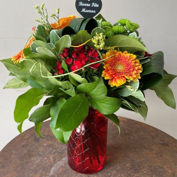 Bouquet rond orangé avec son vase