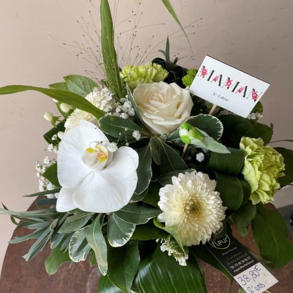 Bouquet rond blanc avec son vase