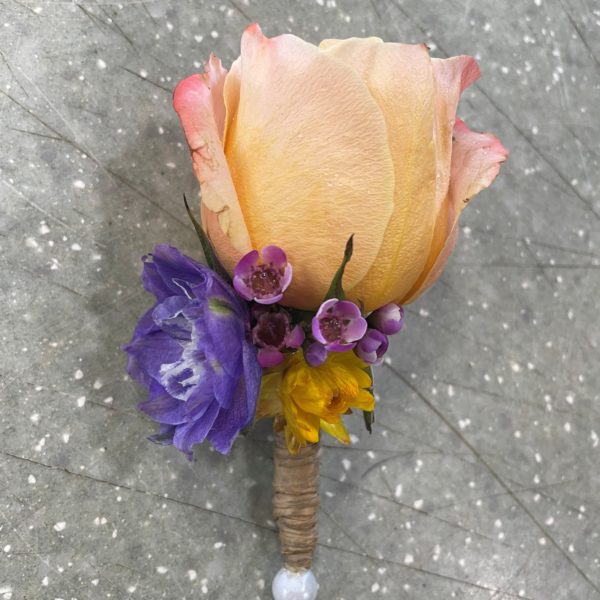 Boutonnière marié coloré