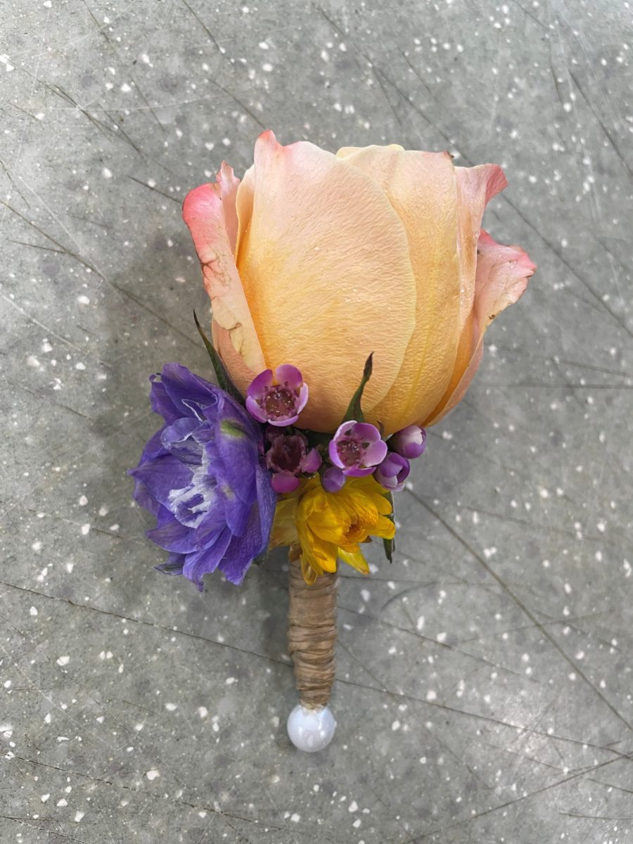 Boutonnière marié coloré