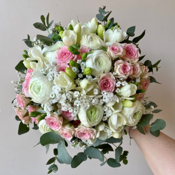 Bouquet de mariée printanier rose et blanc