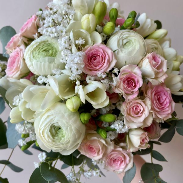 Alternative view of Bouquet de mariée printanier rose et blanc