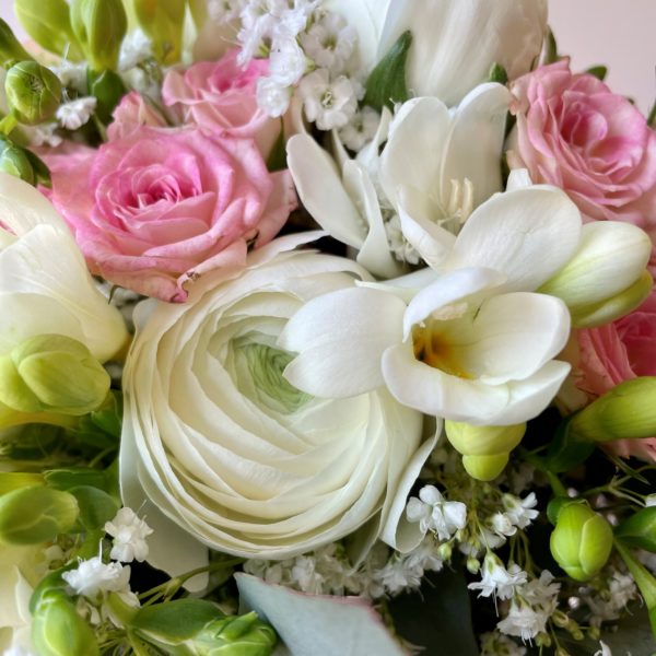 Bouquet de mariée printanier rose et blanc – Image 3