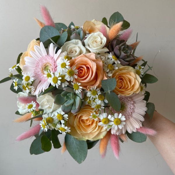 Bouquet de mariée rose pastel et pêche – Image 6