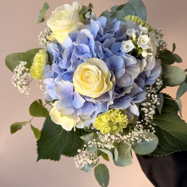Bouquet de mariée bleu claire et blanc
