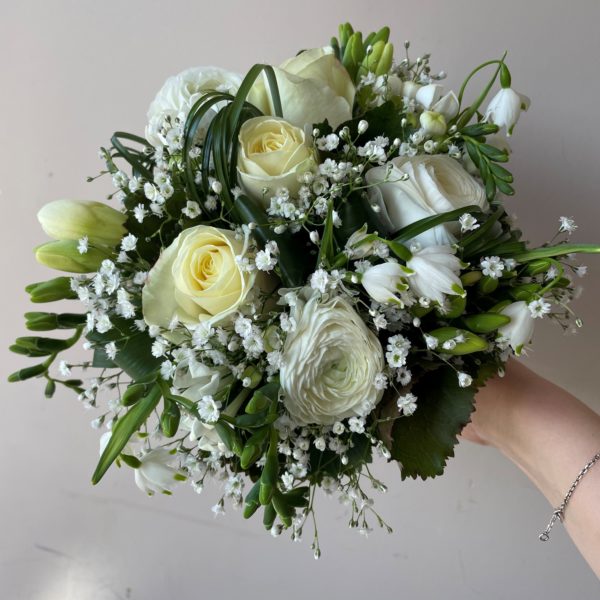 Bouquet de mariée printanier vert et blanc