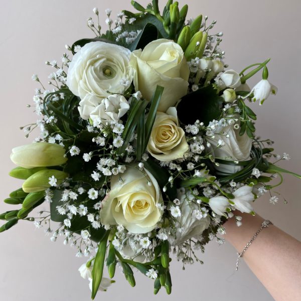 Alternative view of Bouquet de mariée printanier vert et blanc