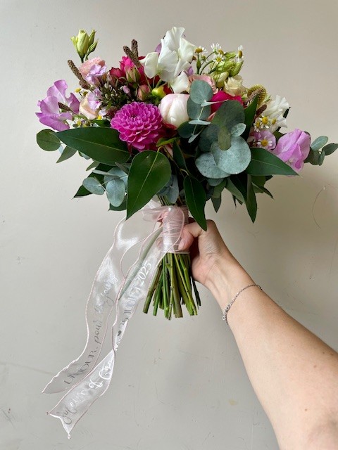 Bouquet de mariée rose style jardin – Image 3